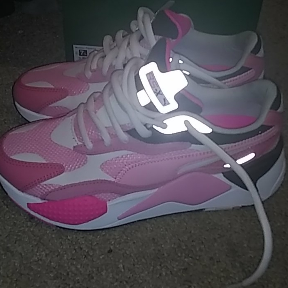 Sneakers - Picture 4 of 7